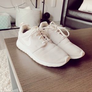 White nike sneakers